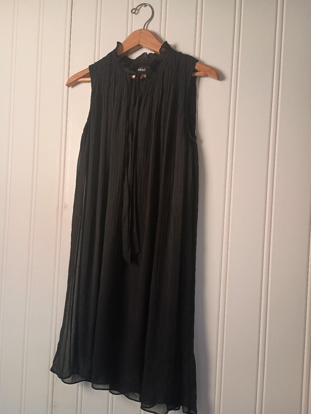 DKNY- Black Sleeveless Pleated Midi Dress- Size 4